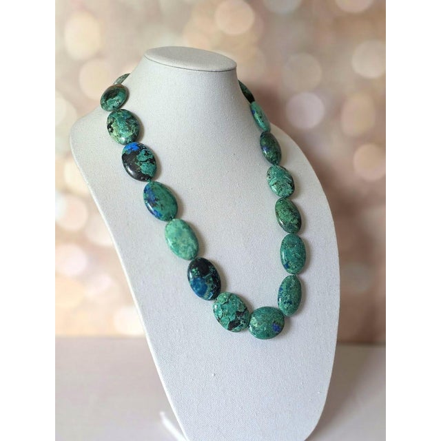 Vintage Arizona Chrysocolla Statement Necklace Believed to Be Native American, Sterling Silver Clasp, Southwestern Jewelry For Sale - Image 4 of 9