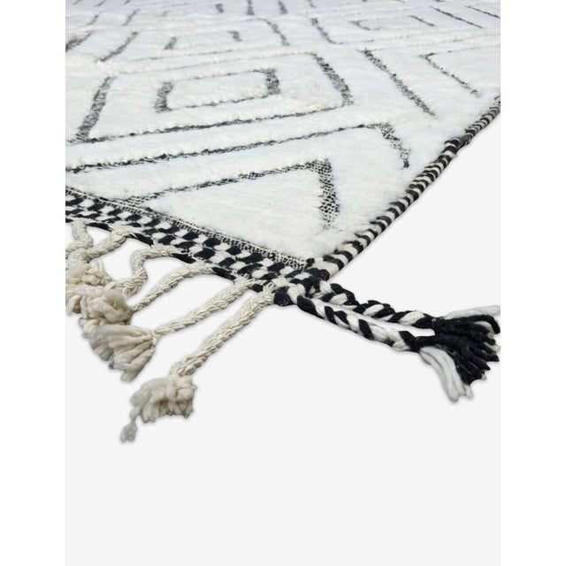 Ivory Moroccan Rug – Handmade Diamond Berber Wool Rug This elegant handmade Moroccan rug features a soft ivory wool base...