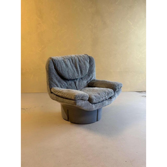 Ill Polotrone Lounge chair by Ammanati & Vitello for Comfort Italy, 1970s The grey shell is made of polyester and in...