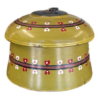 Vintage Hand-Painted Lacquered Wood Lidded Box With Heart Motif. For Sale