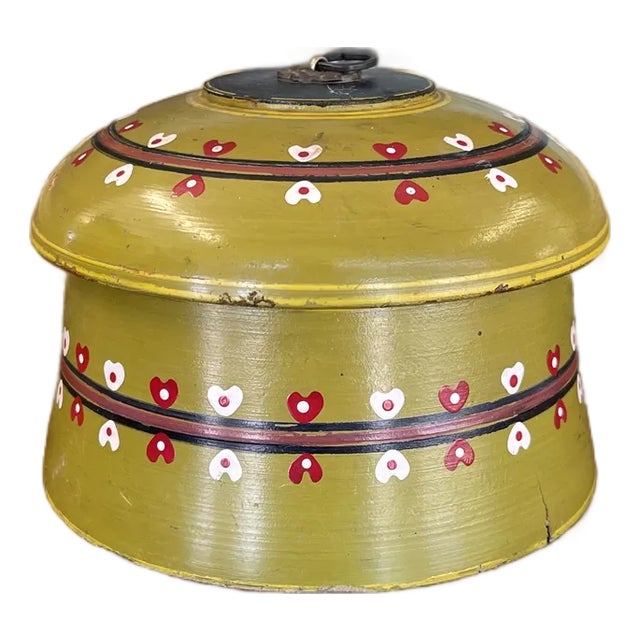 Vintage Hand-Painted Lacquered Wood Lidded Box With Heart Motif. For Sale