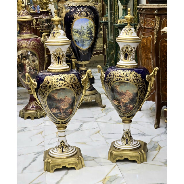 Set of 2 Porcelain Vases, French Design For Sale - Image 4 of 4