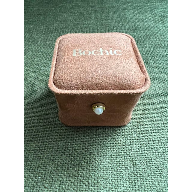 Bochic "Orient" Natural Emerald & South Sea Pearl Ring Set In 18K Gold & Silver For Sale - Image 13 of 18