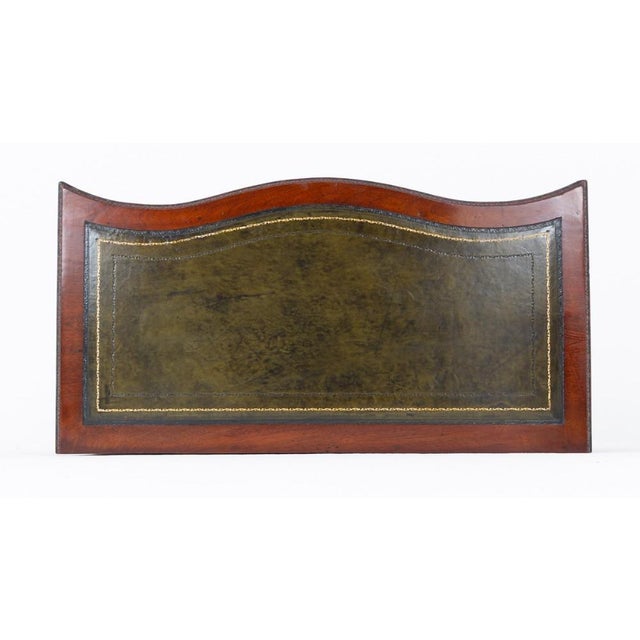 Victorian Knee Hole Desk in Mahogany, 1890 For Sale - Image 3 of 6