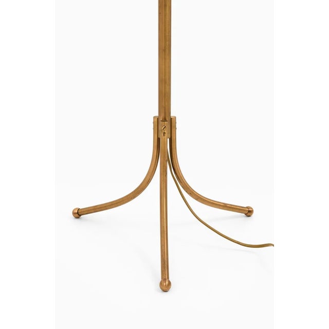 Josef Frank Height-Adjustable Floor Lamp in Brass with Lamp Shade attributed to Josef Frank, 1950s For Sale - Image 4 of 6