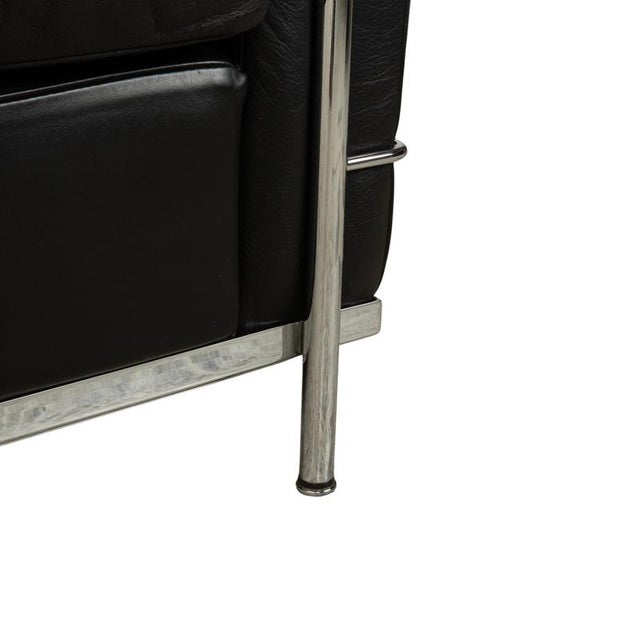 LC2 Sofa in Leather and Chrome by Le Corbusier for Cassina For Sale - Image 5 of 18
