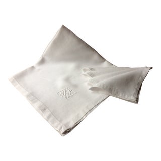Elegant c.1900 French White Linen Tablecloth and Napkin Set For Sale