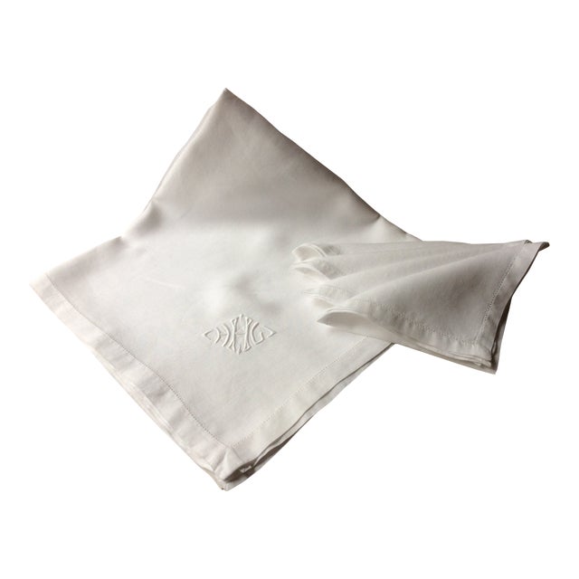 Elegant c.1900 French White Linen Tablecloth and Napkin Set For Sale