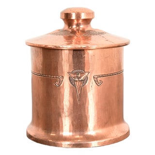 Roycroft Arts & Crafts Trefoil Hammered Copper Humidor, Circa 1920s For Sale