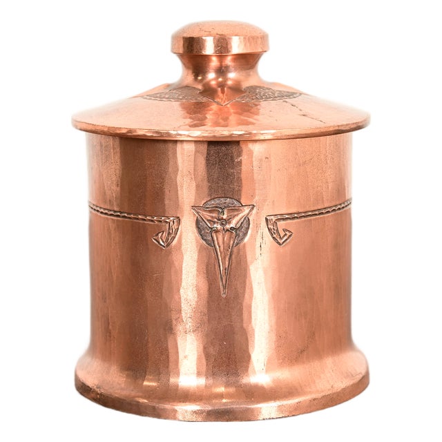 Roycroft Arts & Crafts Trefoil Hammered Copper Humidor, Circa 1920s For Sale