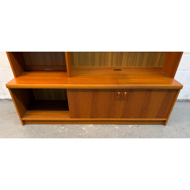 Mid-Century Danish Teak Shelving Unit by Uldum Møbelfabrik For Sale In New York - Image 6 of 10