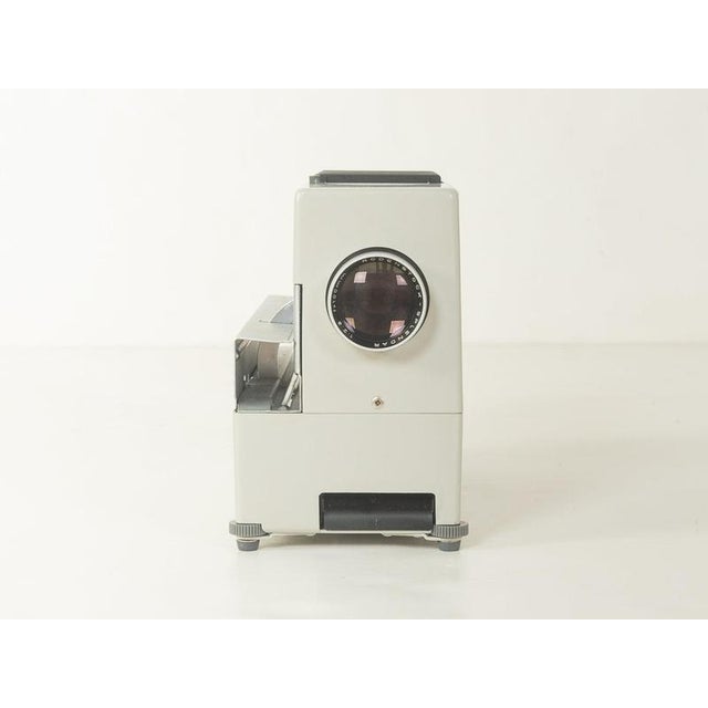 White D 40 Slide Projector by Dieter Rams for Braun For Sale - Image 8 of 18