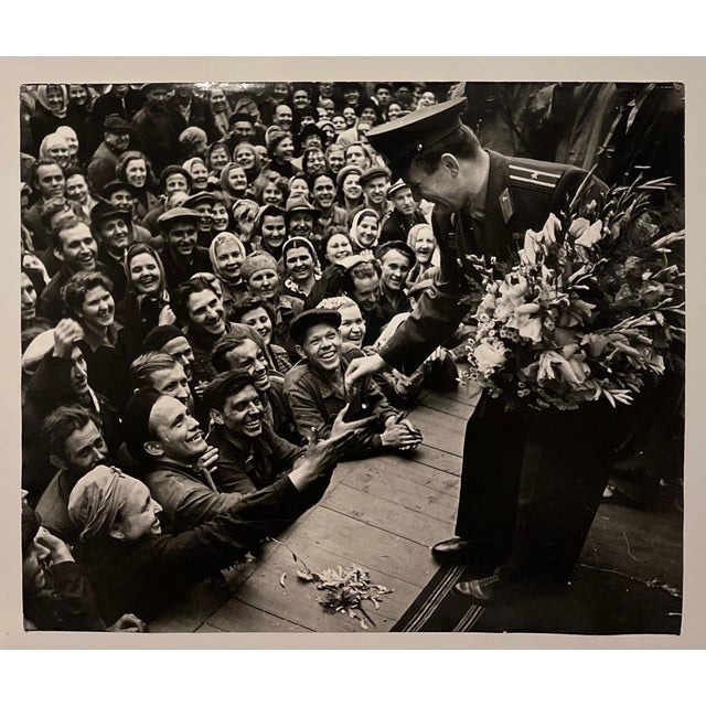 Realism Samariy Gurariy, Large Silver Gelatin Photograph Russian USSR Soviet Parade Yuri Gagarin Photo For Sale - Image 3 of 7
