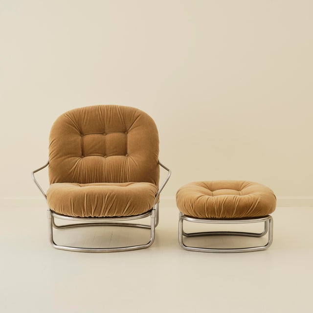 Designed by Italian architect and designer Carlo De Carli, the Model 915 armchair was produced by Cinova circa 1960. This...