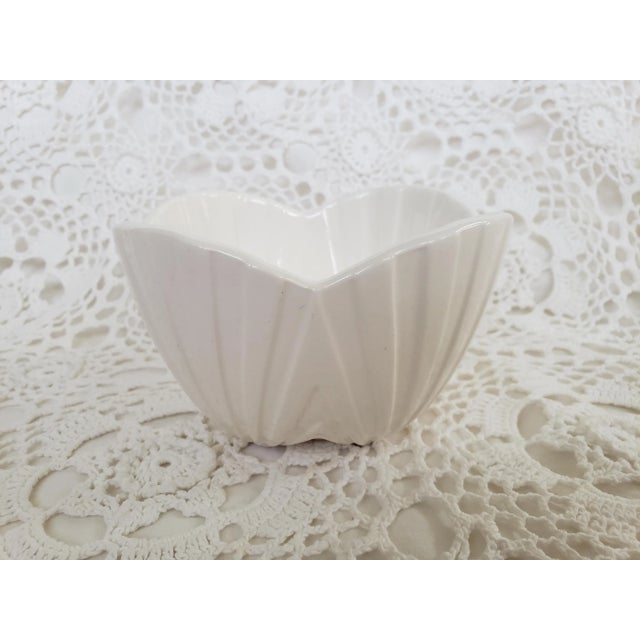 1980s Ribbed Ceramic Decorative Bowl For Sale - Image 4 of 6