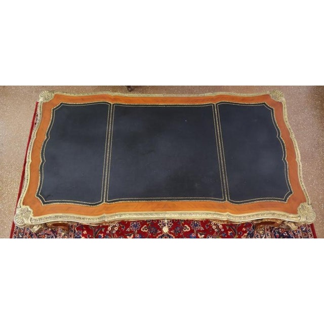 ​Bronze Mounted Louis XV French Style Walnut Writing Desk Bureau Plat For Sale In New York - Image 6 of 18