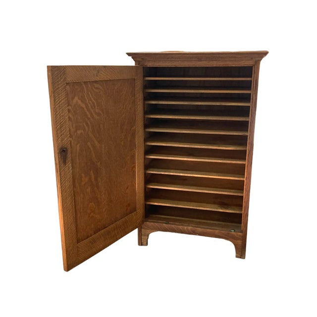 Antique Quarter-Sawn Oak Sheet Music Cabinet – Arts & Crafts Mission Style, Circa 1900s For Sale - Image 9 of 11