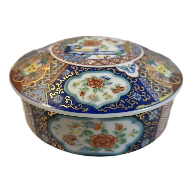 Vintage Chinese Rose Medallion Round Porcelain Trinket Box For Sale