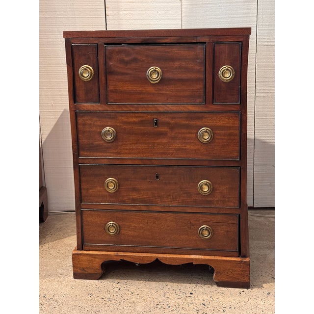 English Early 19th Century Small English Mahogany Chest For Sale - Image 3 of 11