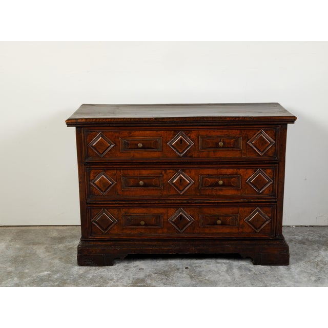 Early 19th Century Italian 1800s Walnut Commode with Three Drawers and Raised Diamond Motifs For Sale - Image 5 of 12