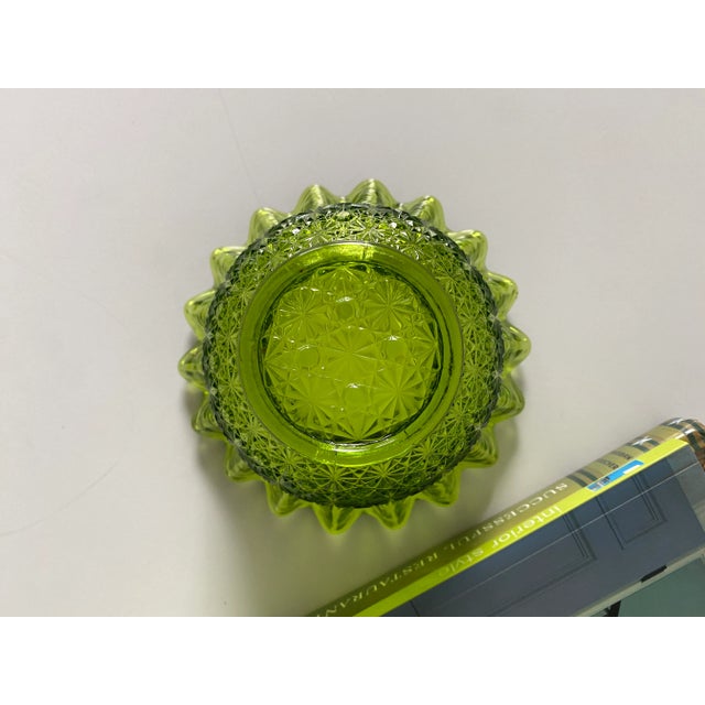 1950s 1950s L.E. Smith Daisy and Buttons Ruffled Bowl For Sale - Image 5 of 5