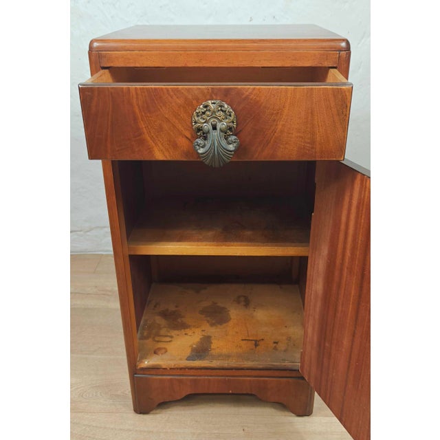 This wonderful mid 20th-century Walnut bedside cabinet exudes a timeless character, perfect for adding a touch of vintage...