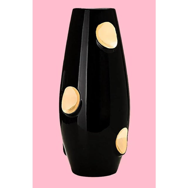 Oko black gold ceramic vase by malwina konopacka materials: ceramic dimensions: ø 19 x 42 cm it was first presented in...