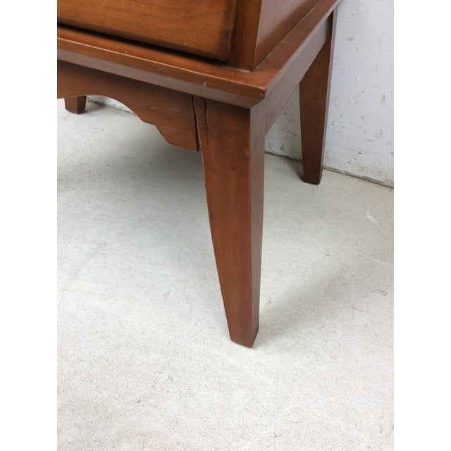 Mid Century Colonial Revival Solid Maple Nightstand With Drawer and Tall Tapered Legs For Sale - Image 13 of 15