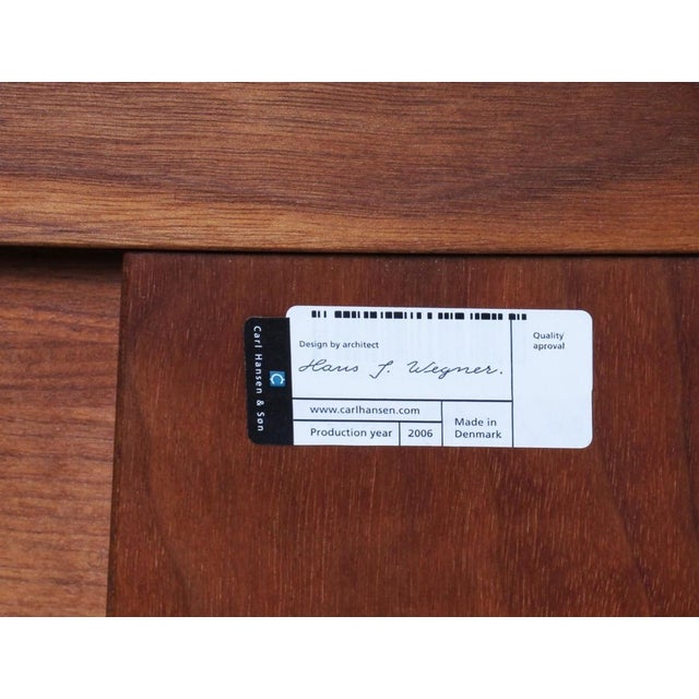 Carl Hansen & Søn Shell Chairs with Table by Hans J. Wegner for Carl Hansen, 2006, Set of 2 For Sale - Image 4 of 8