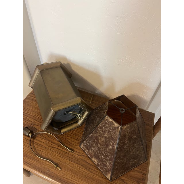 Copper Vintage Shaker Metal Table Lamp With an Amber Mica Hexagonal Lamp Shade For Sale - Image 8 of 12