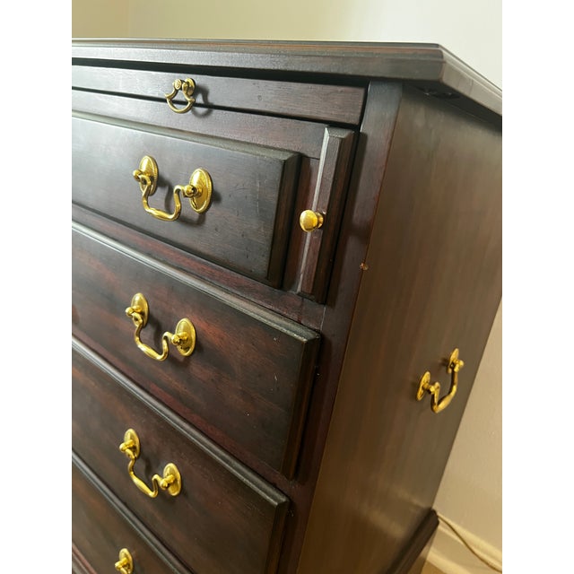 Traditional 1990s Henkel Harris Bachelors Serving Chest of Drawers #2401 Mahogany For Sale - Image 3 of 9