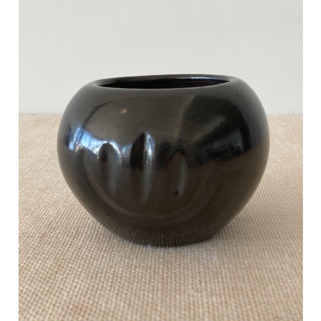 Vintage Santa Clara Pueblo Signed Blackware Pots or Vases, Set of 2 For Sale - Image 11 of 15