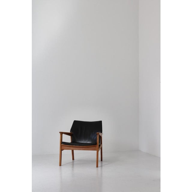 Wood Danish Modern Lounge Chair in Patinated Oak & Black Leather attributed to Hans Olsen, 1950s For Sale - Image 7 of 18