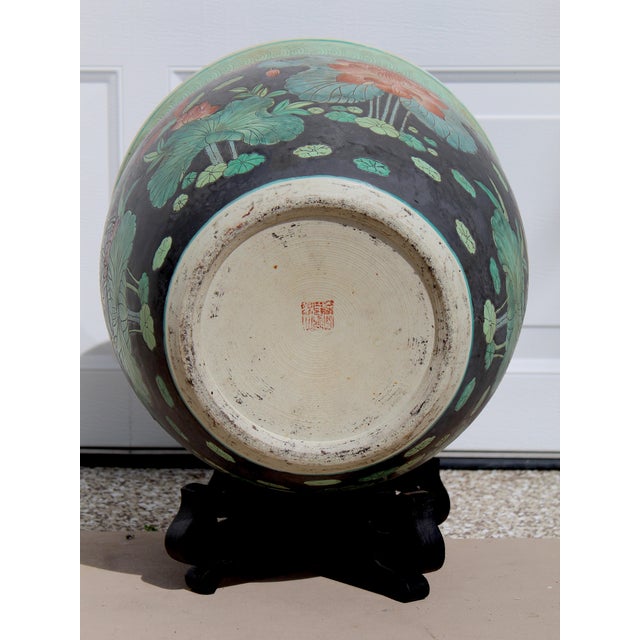 Large Antique Chinese Famille Noire Porcelain Fishbowl Jardinière With Wood Stand, C. 1920–1950 For Sale - Image 15 of 17