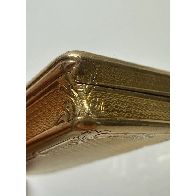 Antique French 18th Century 18k Gold Snuff Box Attributed to Louis Tassin, Paris c.1790 For Sale - Image 4 of 11