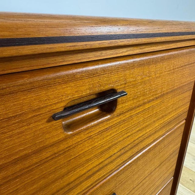 Small Three-Drawer Teak Chest of Drawers, Denmark, 1960 For Sale - Image 4 of 14