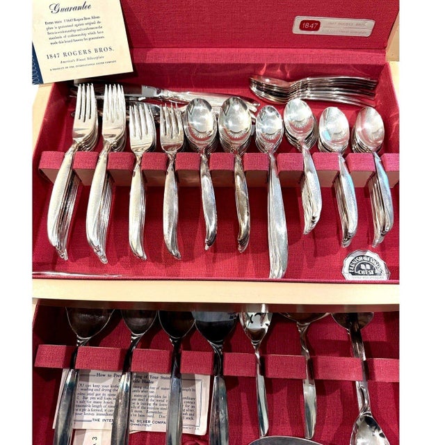 Metal Mid 20th Century 1847 Rogers Bros Flair Silverplate Flatware Service for 16 With Chest - 121 Pcs For Sale - Image 7 of 18