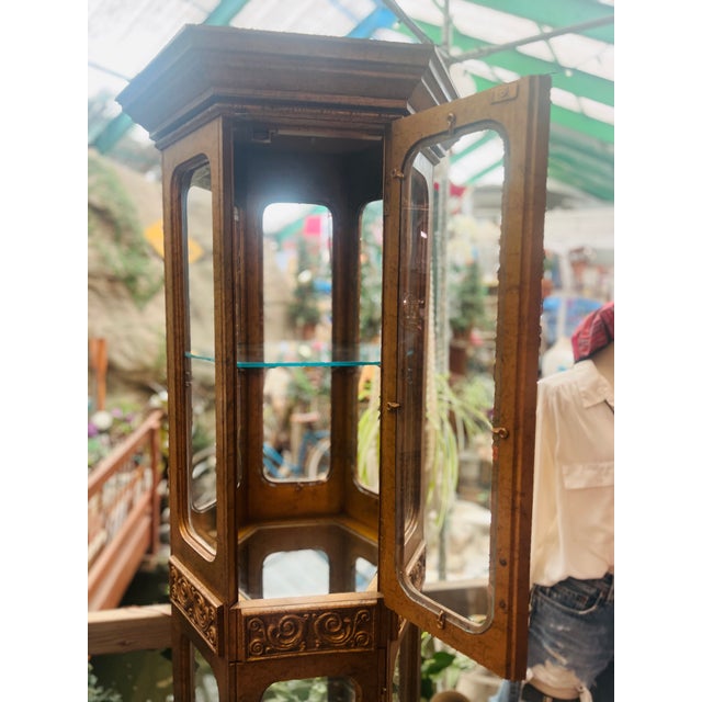 Mid-Century Hollywood Regency Gold Gilt Display Cabinet | Curio For Sale - Image 10 of 18