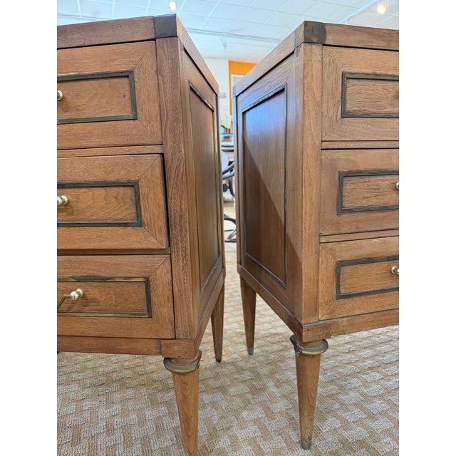 Late 20th Century Pair of Italian Directoire Faux-6 Drawer Walnut Bachelor Chests, 2 Pieces For Sale In West Palm - Image 6 of 7