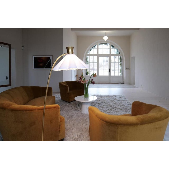 Mid-Century Curved Floor Lamp in Brass and Stone, 1960s For Sale - Image 3 of 14