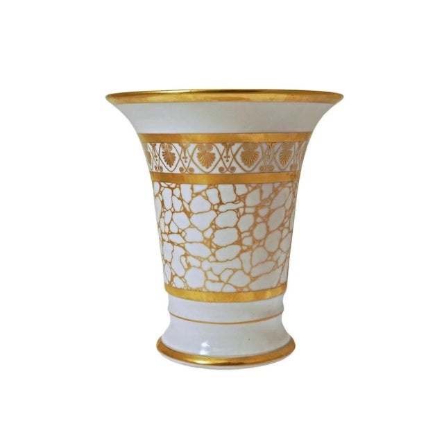 Traditional Late 20th Century Mottahedeh Regency Style Porcelain Shell Decor Spill Vase For Sale - Image 3 of 7
