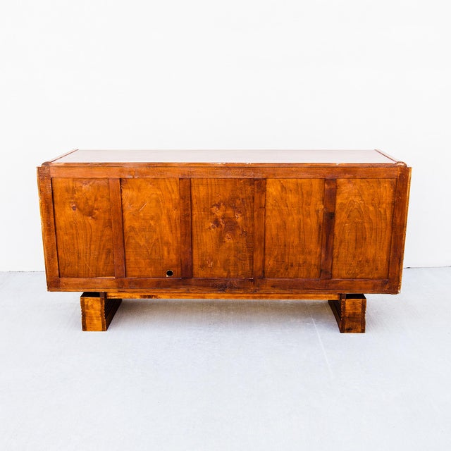 1930s French Art Deco Sideboard in Walnut by Charles Dudouyt, Attributed For Sale - Image 16 of 17