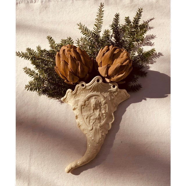 1960s Pair of Wedgwood Colonial Williamsburg Creamware Cornucopia Wall Pockets, For Sale - Image 10 of 18