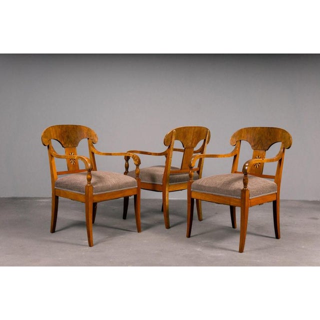 Set of 3 chairs Period & Style: Biedermeier style - first half of the 20th century Features: - Elegant and practical...