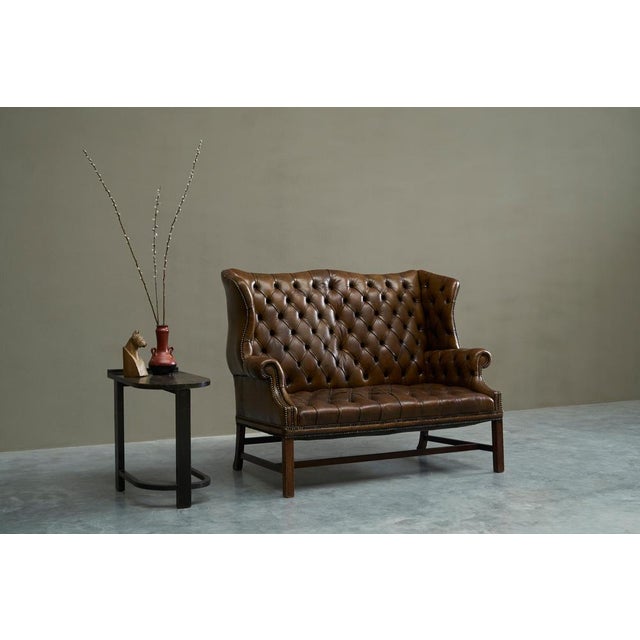 English Tufted Wingback Settee in Patinated Leather, 1900 For Sale - Image 4 of 17
