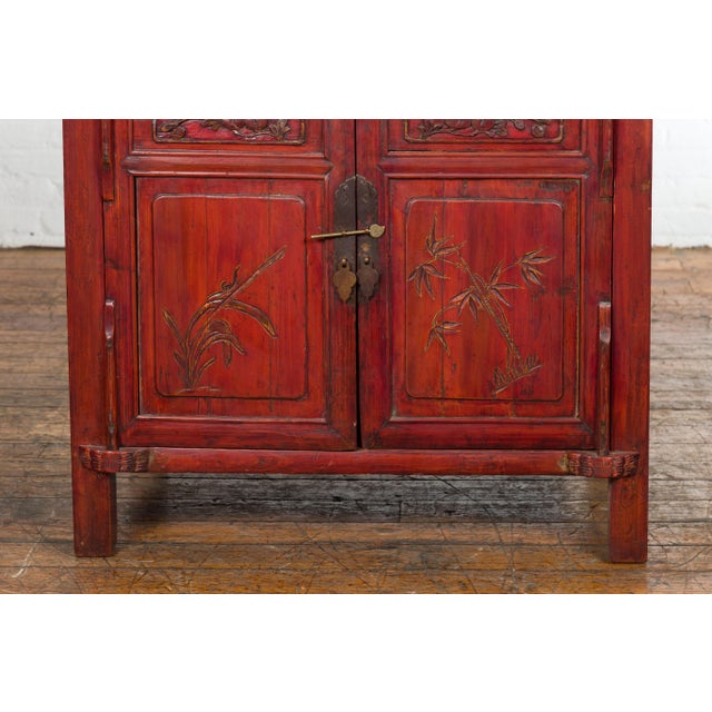 Chinese Red Lacquered Blanket Chest with Gilt Motifs and Guardian Lions For Sale In New York - Image 6 of 12