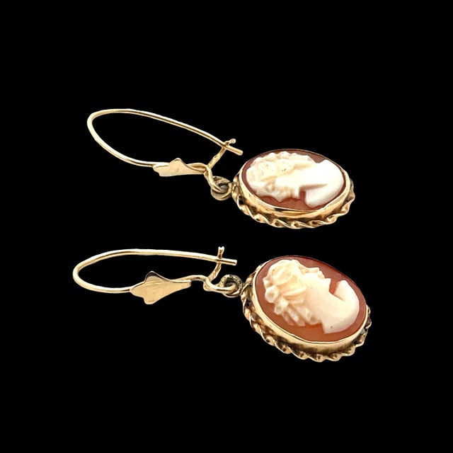 Modern Mid 20th Century Pair of 14k Yellow Gold Drop Earrings With Intricate Cameo Portraits For Sale - Image 3 of 6