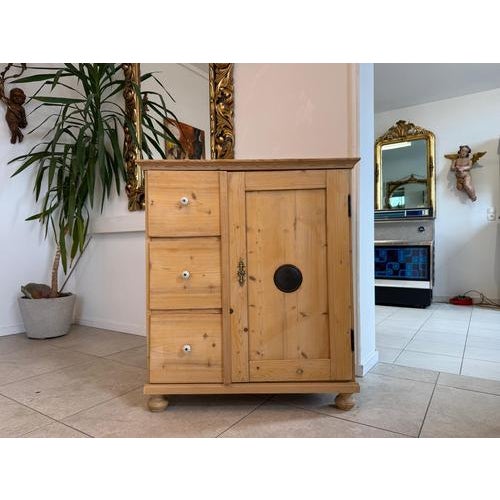 Antique Alpine-style bread cupboard, spruce wood, original year 1890. Farmhouse cupboard/bread cupboard* Dimensions:...