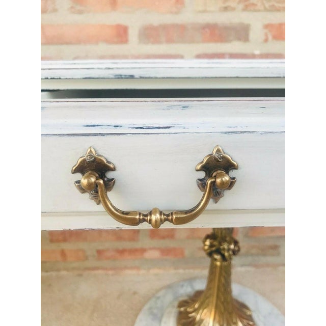 Neoclassical Pair of Neoclassical Pedestal Nightstands, Mid-20th century For Sale - Image 3 of 13