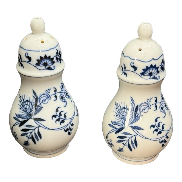Vintage Blue Danube Floral Blue Onion Pattern Salt & Pepper Shaker -Set of 2 For Sale